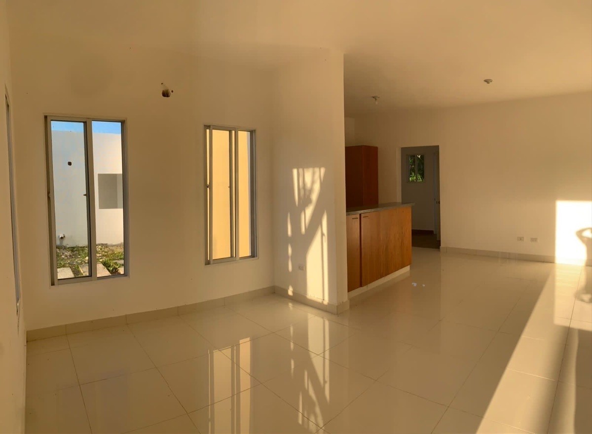 casas - Moderna Casa con 3 habs y Patio en Bavaro, Punta Cana, Detras de CEPM