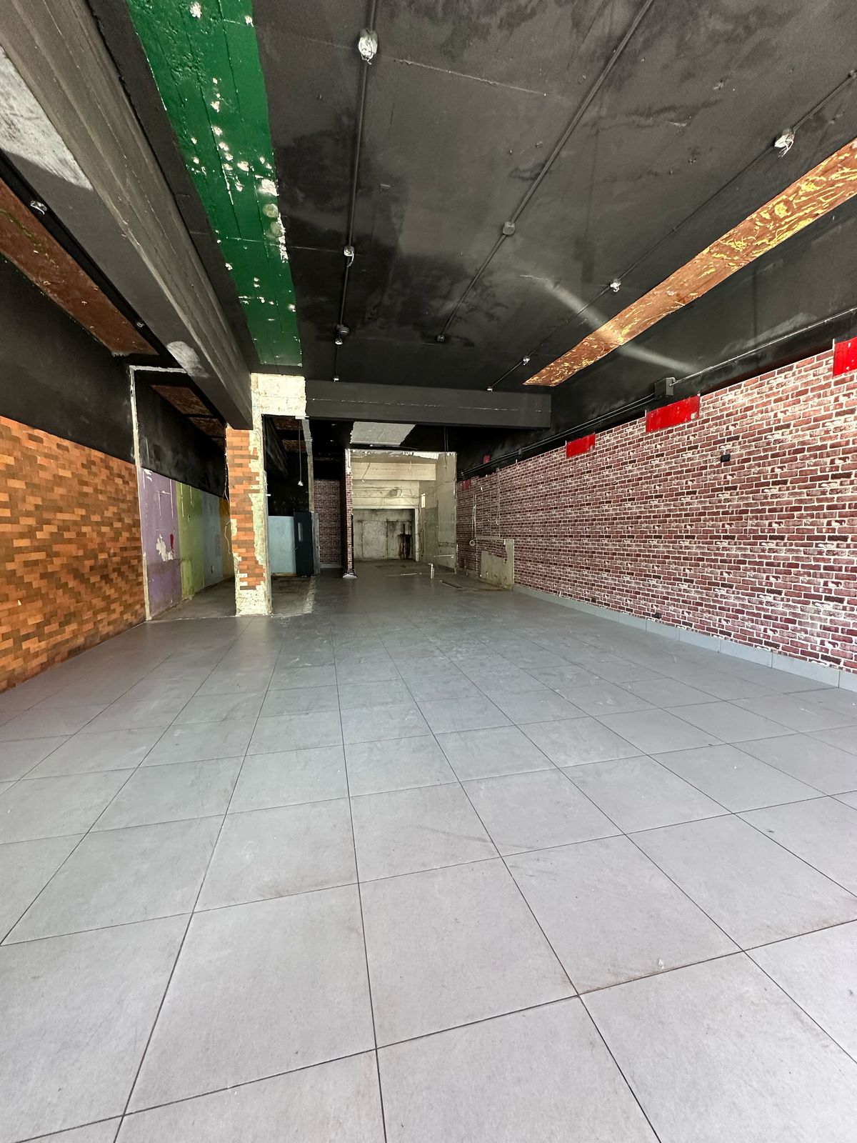 oficinas y locales comerciales - Local comercial en alquiler 1er nive Av Churchill  5