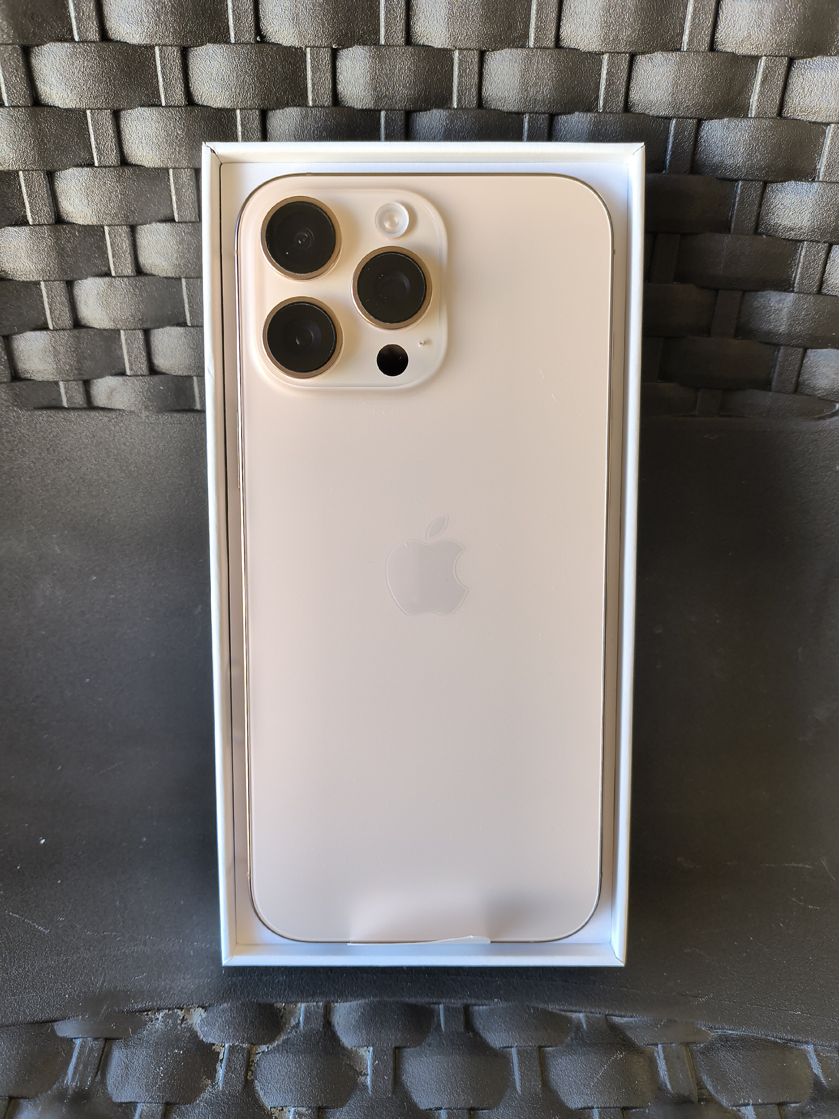 celulares y tabletas - iPhone 16 pro max NUEVO  2
