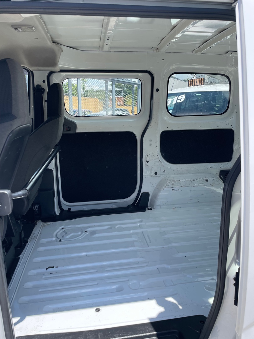 jeepetas y camionetas - 2019 Nissan Vanette NV200 6