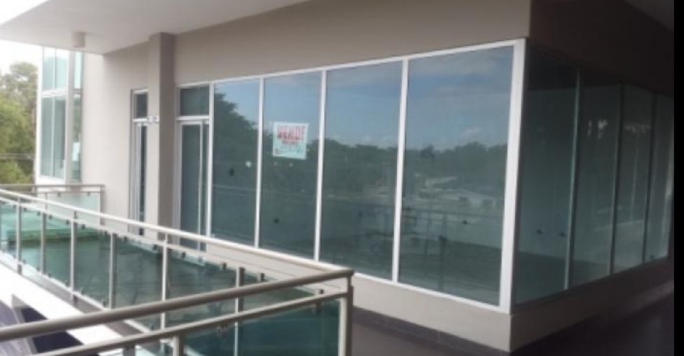 oficinas y locales comerciales - Local comercial en los Jardines del norte   4to piso 
