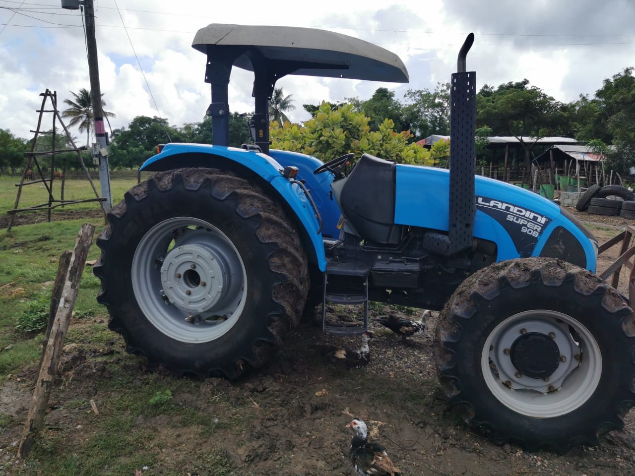 Tractor Landini 90Hp y Equipos Agricolas