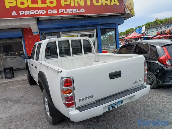jeepetas y camionetas - camioneta Mazda la full 2014 poco uso  6