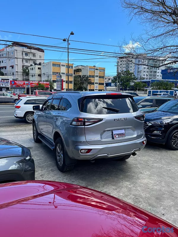 jeepetas y camionetas - Isuzu Mux 2023 8