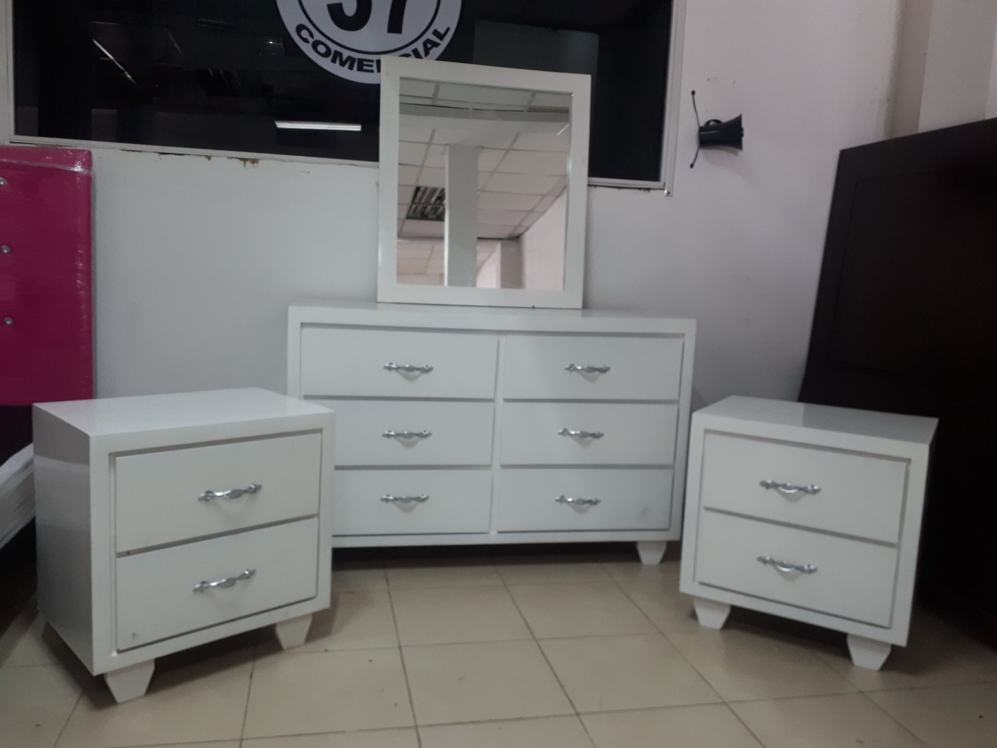 muebles y colchones - Gavetero de 6 Gavetas y 2 Mesas de Noche 0