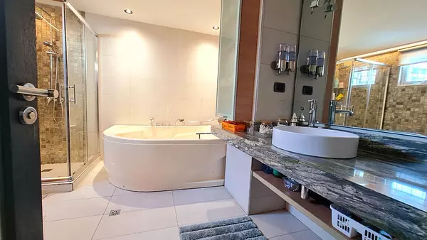 apartamentos - Ensanche NacoVenta de apartamento vacío 380 mts2/3er piso.  4