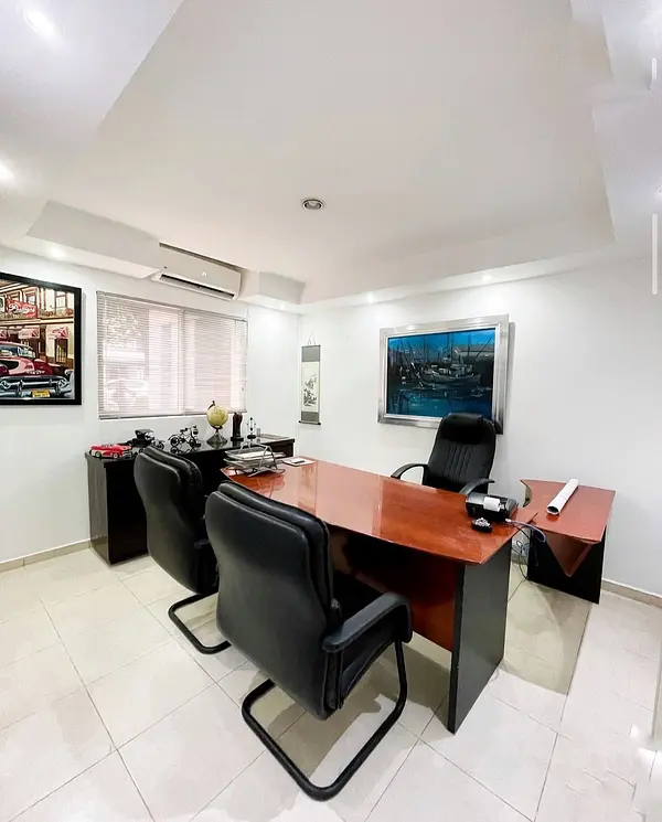 oficinas y locales comerciales - Alquiler local céntrico en los Prados  2