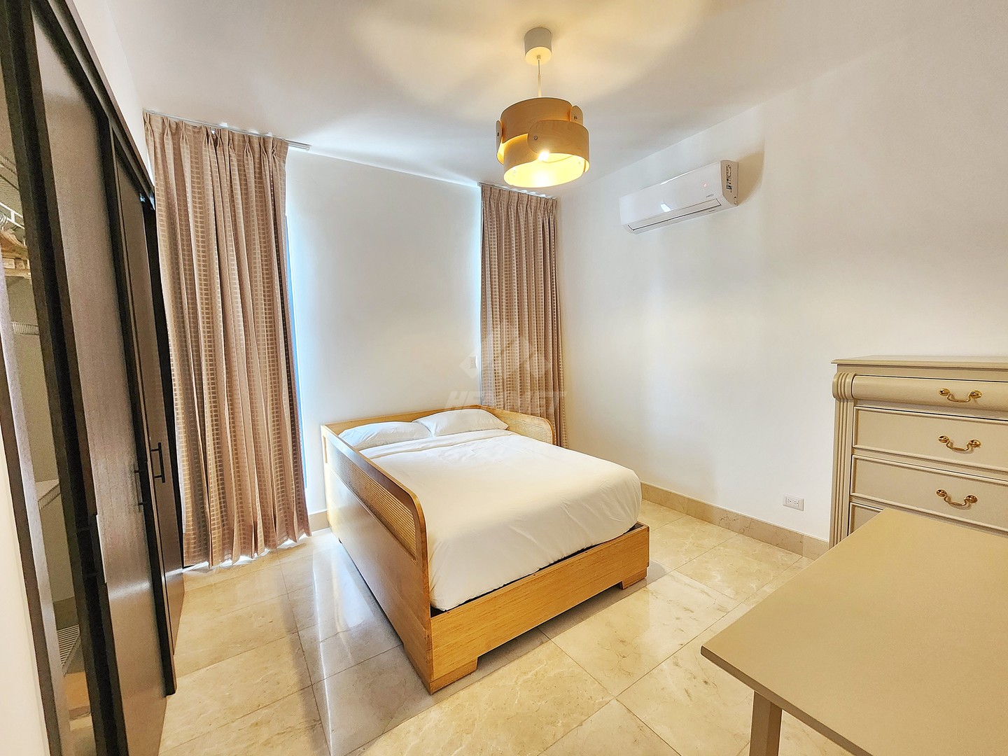 apartamentos - AMUEBLADO ESTRENAR ASCENSOR Y AREA SOCIAL LA ESMERALDA SANTIAGO 9