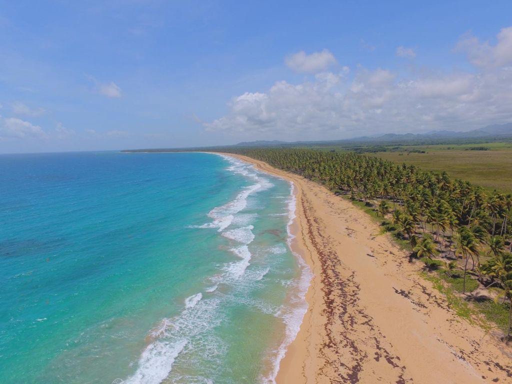 solares y terrenos - Vendo 30,000,000 Mts2 En Bavaro punta cana con 4 km. De playa us$ 70