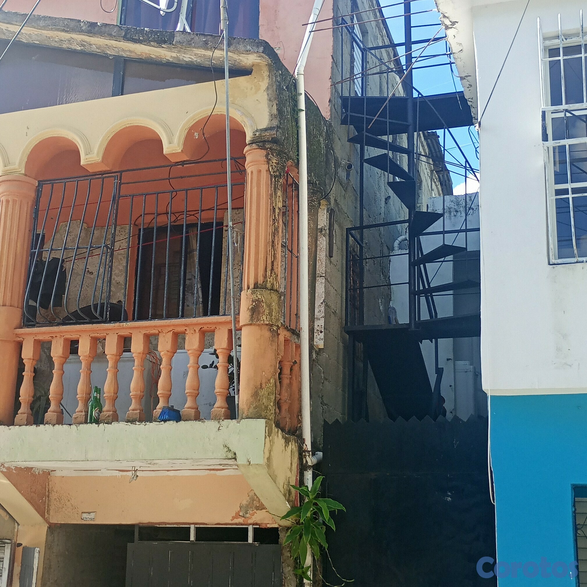 casas - casa de tres niveles ubicado en savica los Alcarrizos  1