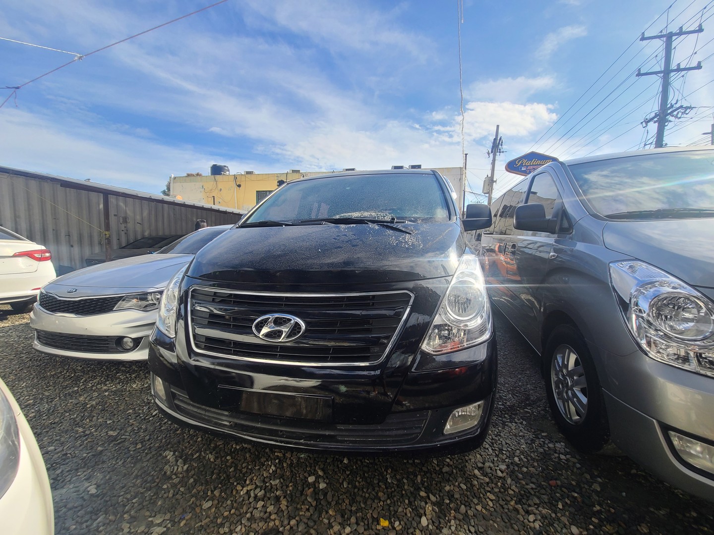 jeepetas y camionetas - HYUNDAI GRAND STAREX 2017 NEGRADESDE: RD$1,150.100