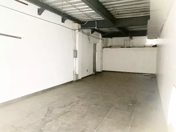 oficinas y locales comerciales - Local céntrico en Piantini  2
