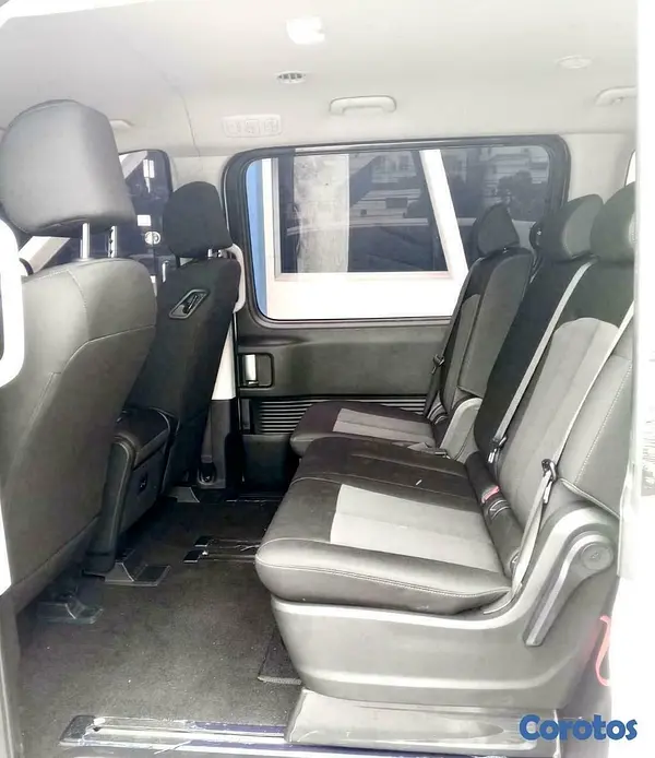 jeepetas y camionetas - Hyundai Staria (autobús nuevo) 2025 5