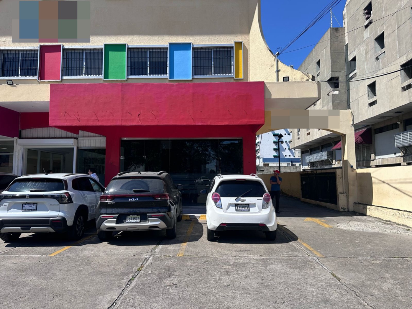 oficinas y locales comerciales - Local comercial en alquiler 1er nive Av Churchill  6