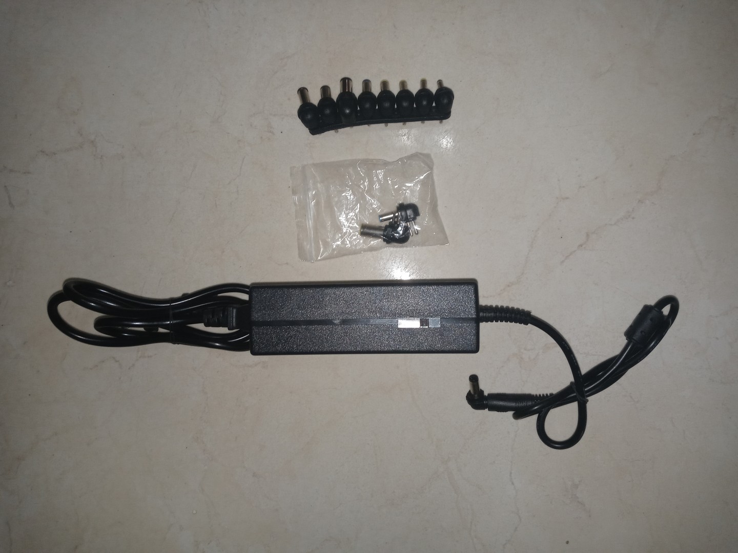 accesorios para electronica - CARGADOR UNIVERSAL LAPTOP 3