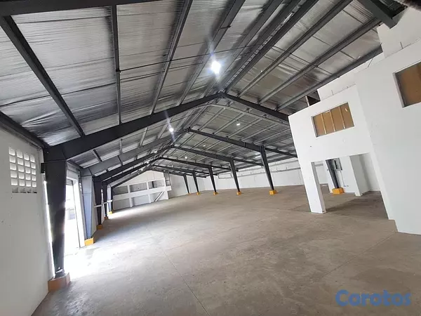 oficinas y locales comerciales - hermosa nave en renta  3