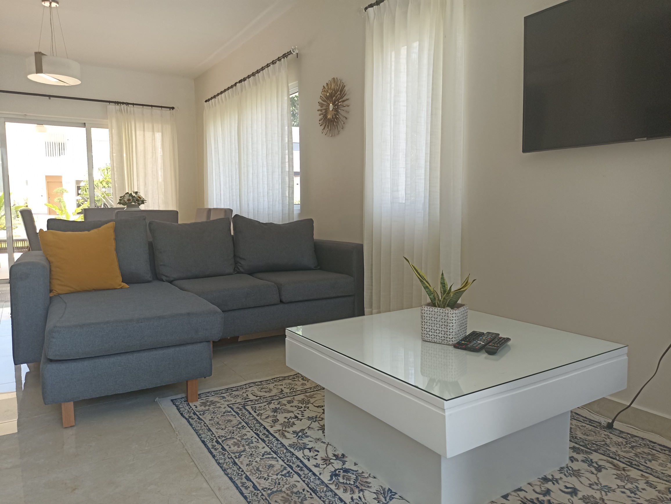 casas vacacionales y villas - Villa próximo a playa dorada con buenos espacios y luz natural 4