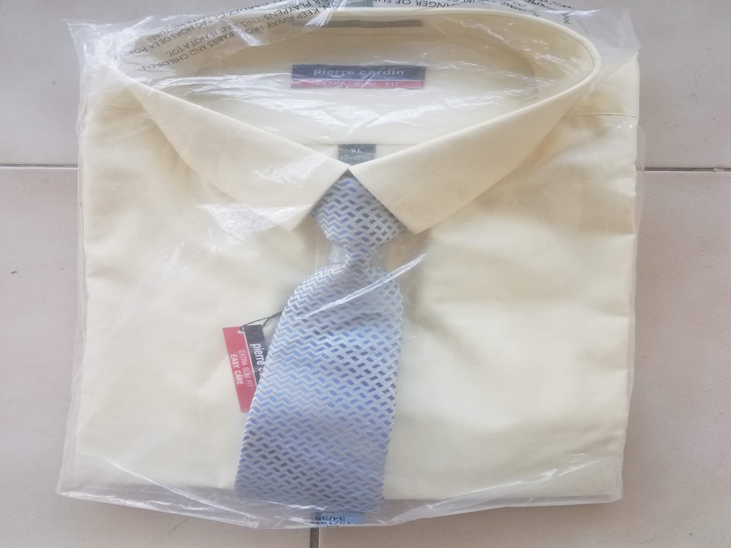 nueva camisa XL pierre Cardin y corbata