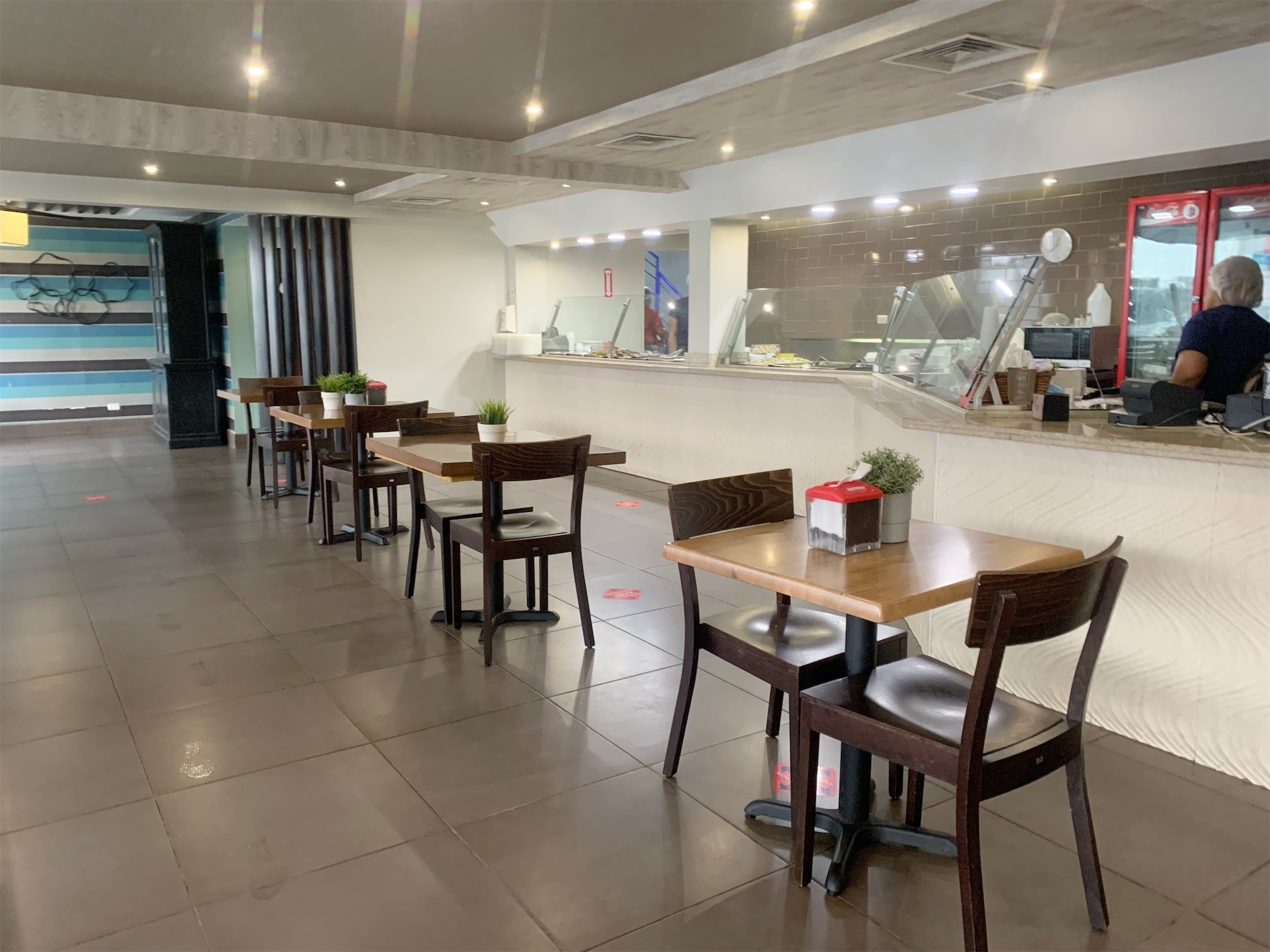 oficinas y locales comerciales - Local con amplio frente en cristal 1