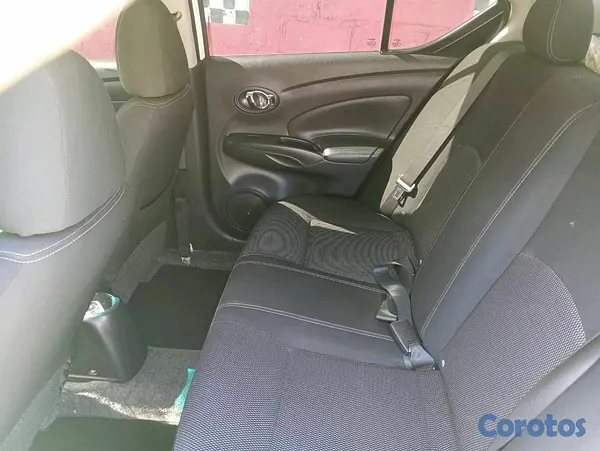 carros - Vendo Nissan Versa 4