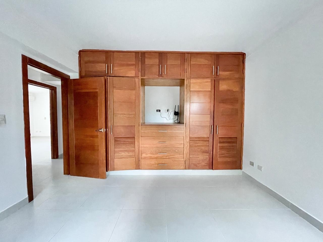 apartamentos - Evaristo Morales 📍Apartamento en Alquiler 3 habitaciones 2 Parqueos  8