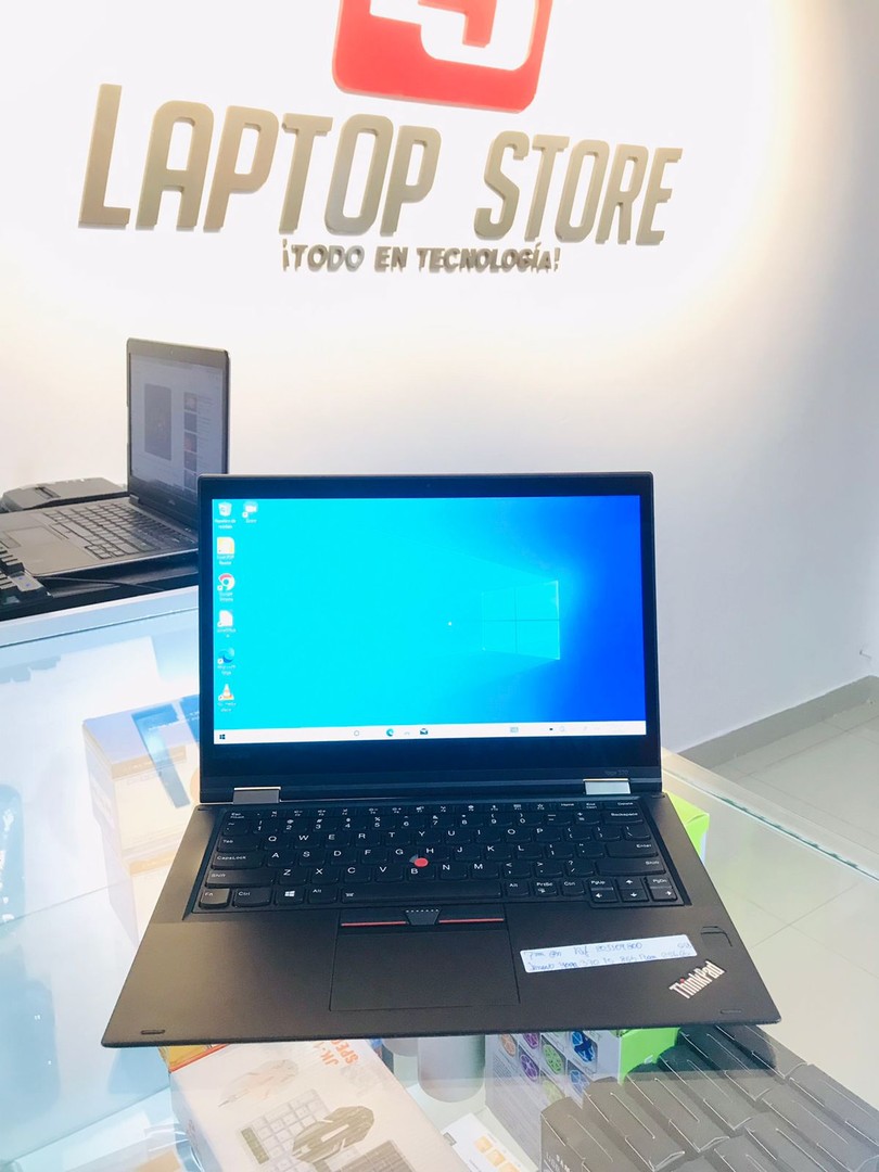 computadoras y laptops - Lenovo ThinkPad Yoga 370 Core i5 7ma Gen 8GB 256GB SSD Windows 10
