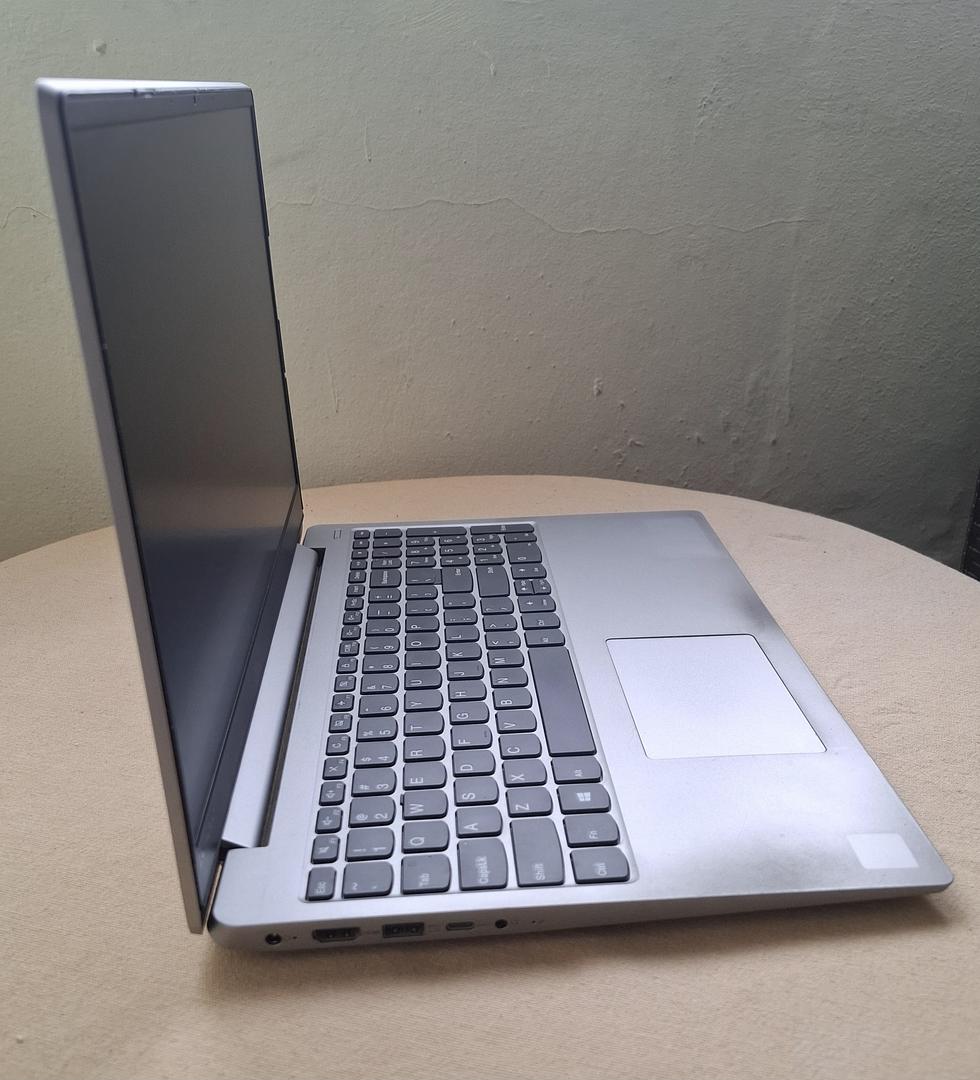 computadoras y laptops - Lenovo 330S. i5, 1Tb. 15.6" 2