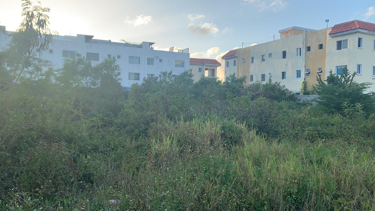 solares y terrenos - SOLAR DE 2,082 METROS EN BAVARO PUNTA CANA 0