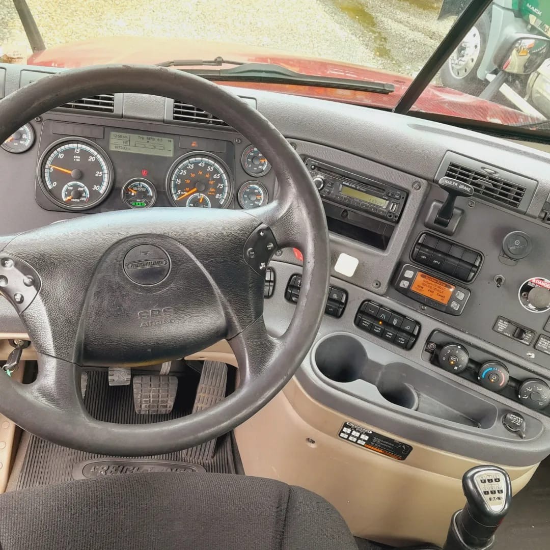 camiones y vehiculos pesados - Freightliner Cascadia 125 año 2016 5