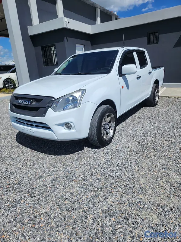 carros - 2017 Isuzu DMAX bajita 💎 2