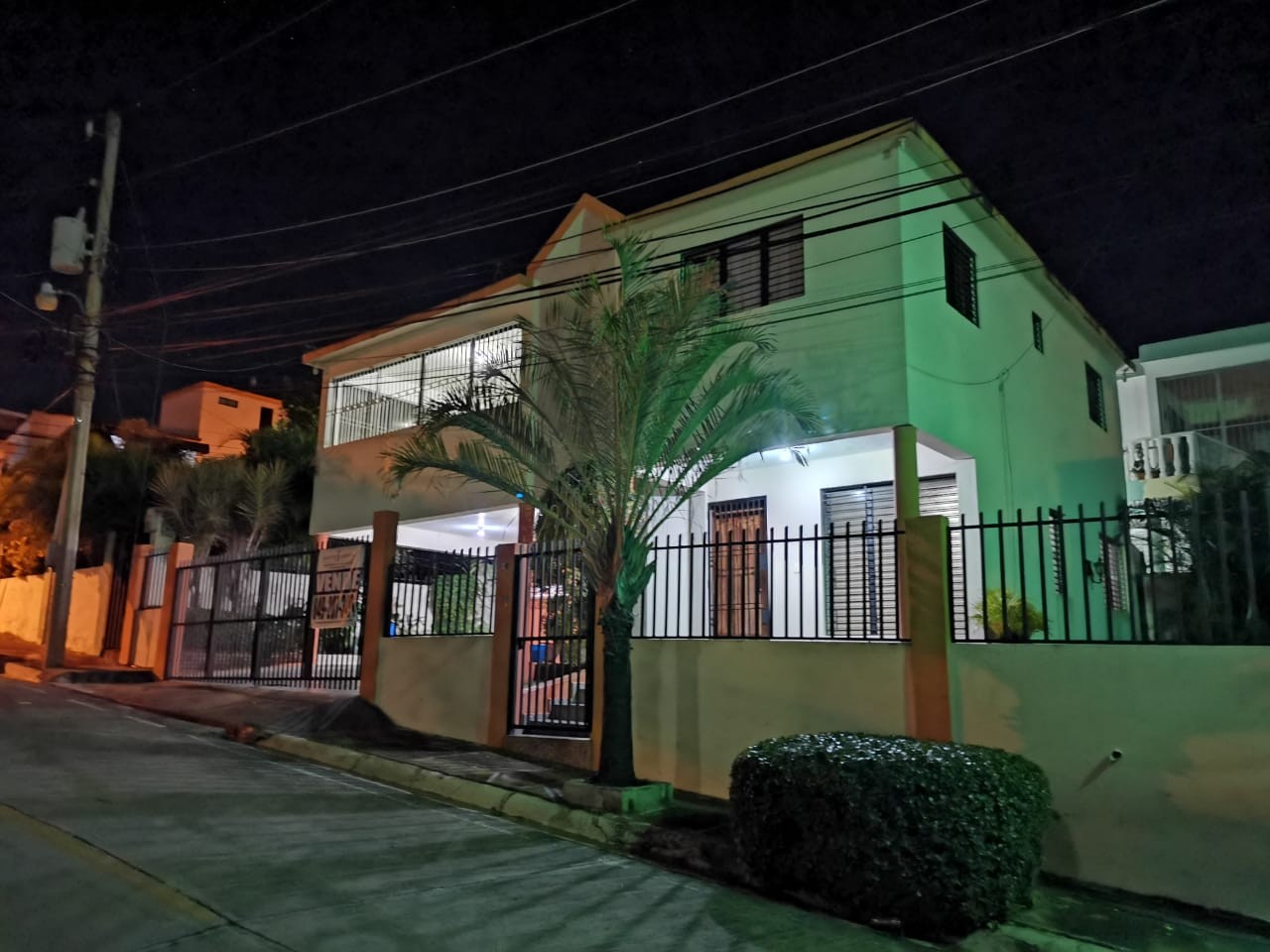 casas - Preciosa Vivienda en Urbanizacion Villa Noa,  Santiago 0