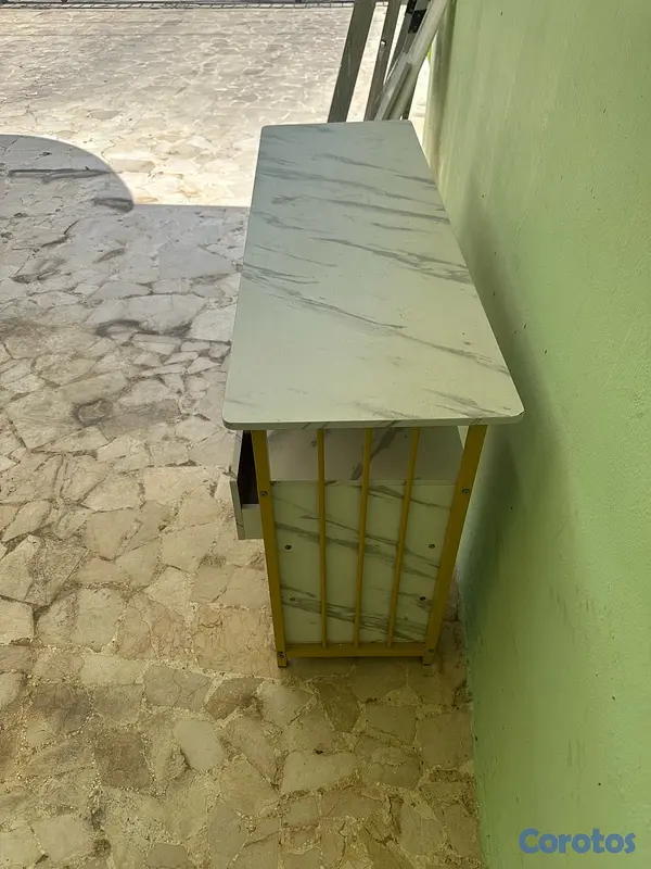 salud y belleza - Vendo mesa grande para Manicurista 2