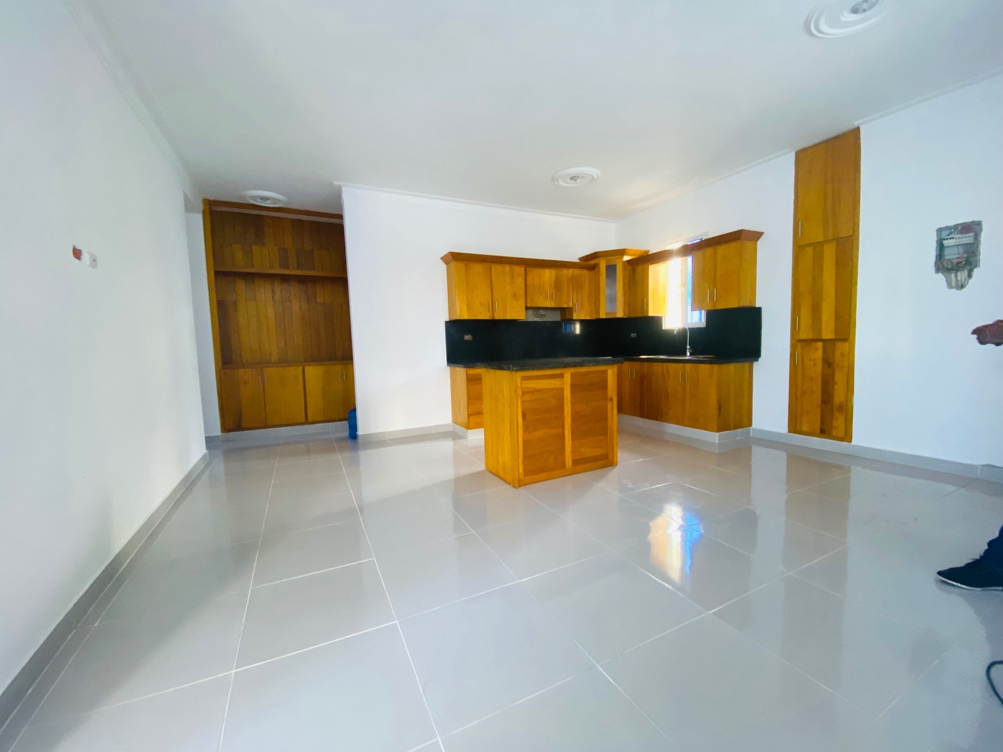 casas - CASA EN VENTA EN SANTIAGO DE LOS CABALLEROS PRÓXIMO A LOS REYES  5