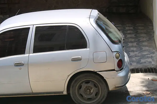 carros - Toyota Starlet año 2000 9