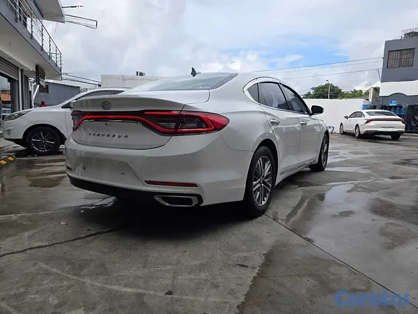 carros - HYUNDAI GRANDEUR 2018 BLANCO 8