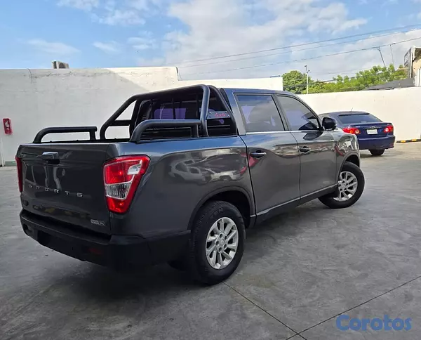 jeepetas y camionetas - KGM REXTON 2021 GRIS OSCURO DIESEL 12