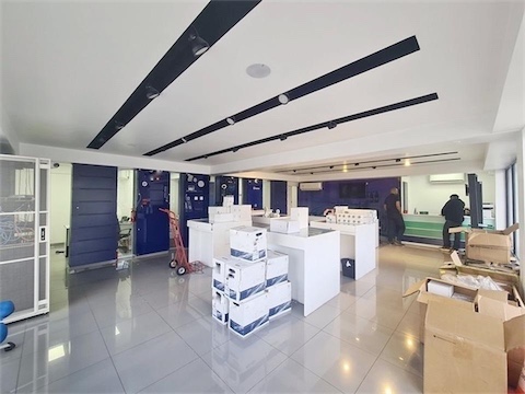 oficinas y locales comerciales - Excelente local 450 metros  prados 5