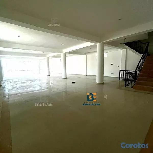 oficinas y locales comerciales - DE VENTA Amplio LOCAL COMERCIAL de Dos Niveles 📍EN 4