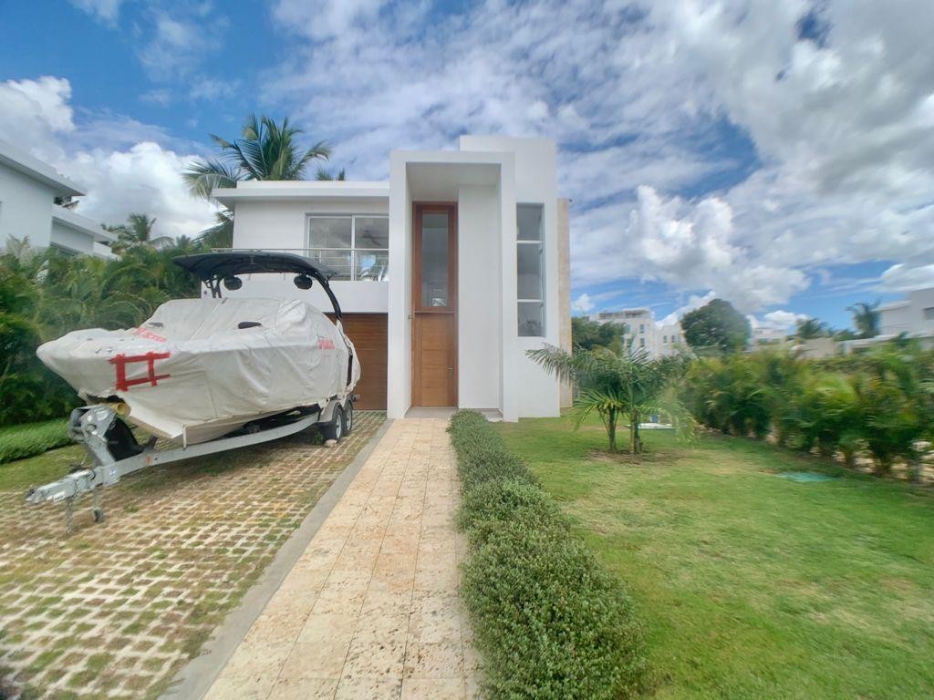 casas vacacionales y villas - Se vende Villa  en Playa Nueva Romana 7