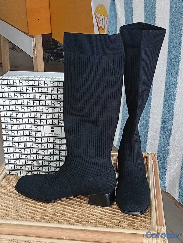 salud y belleza -  Botas negras de punto marca VIVAIA  3