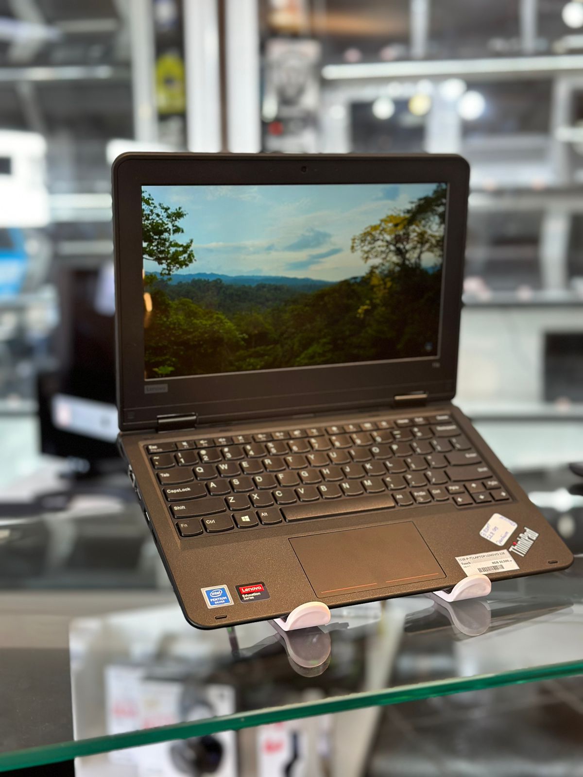 computadoras y laptops - Lenovo 11E 8GB RAM - 128GB SSD  1