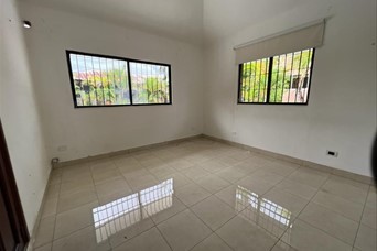 casas - Alquilo Casa De 2 Niveles En Arroyo Hondo Viejo
Residencial cerrado, espaciosa y 0