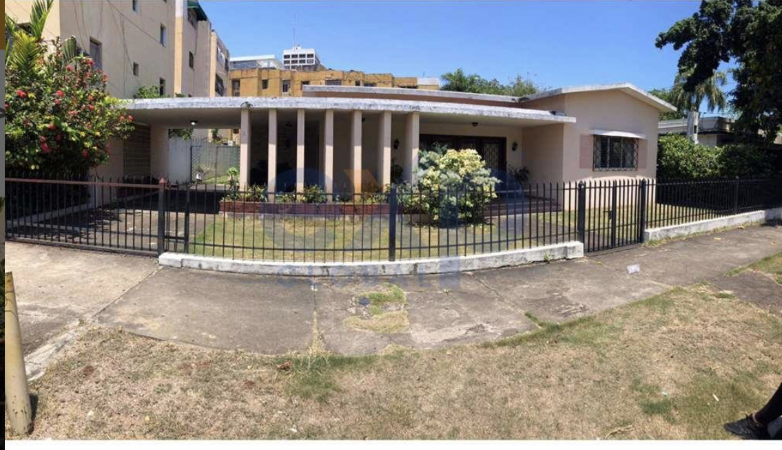 casas - Venta de casa de 786mts en el Distrito Nacional sector la julia Santo Domingo
