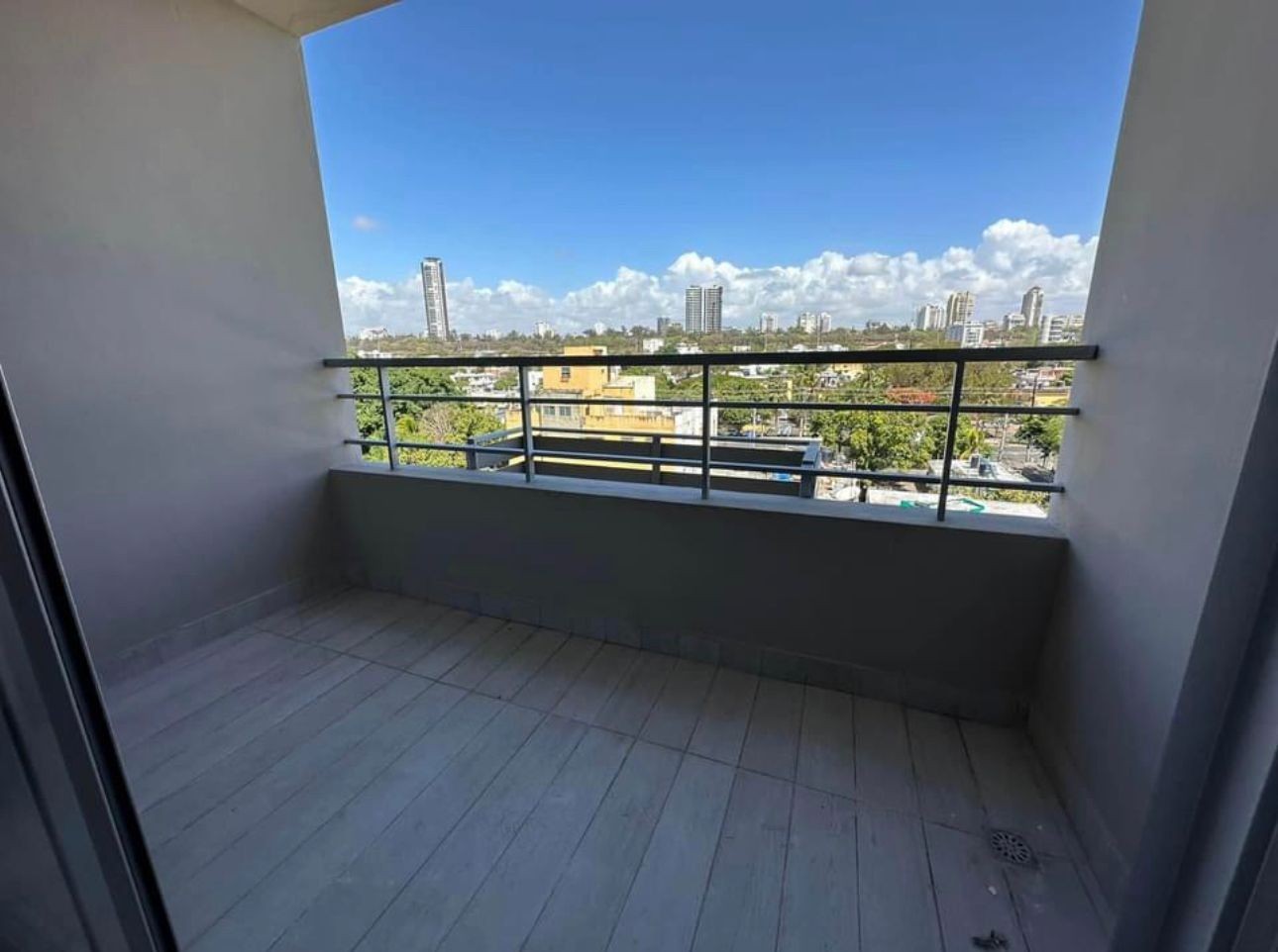 apartamentos - Vendo apartamento en la av. Independencia km 6 de  con ascensor , 1hab 5