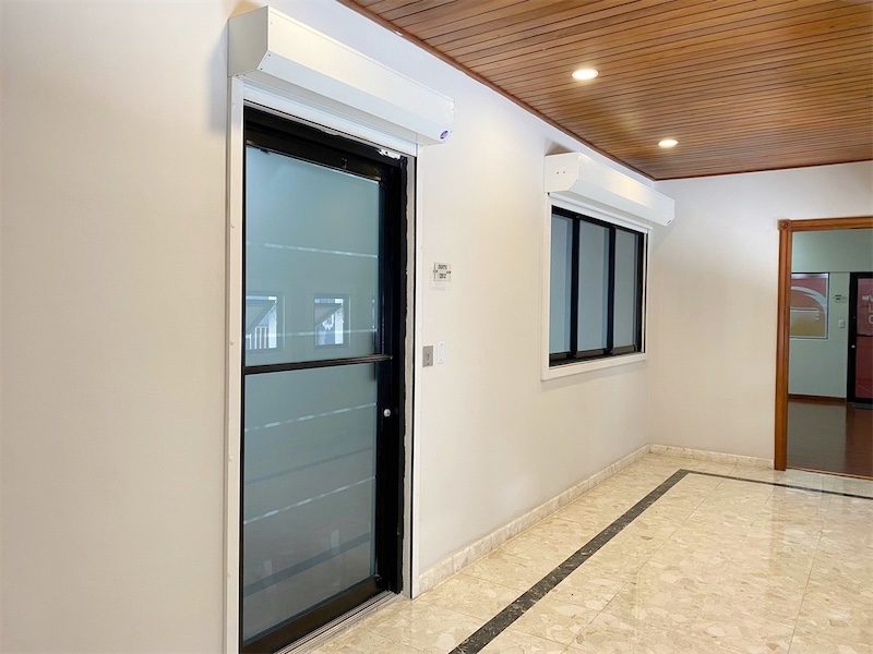 oficinas y locales comerciales - Local en evaristo céntrico en zona corporativa 3