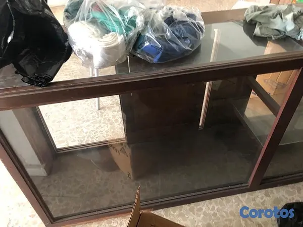 muebles y colchones - VENDO VITRINAS DE EXHIBICIÓN DE CAOBA 2