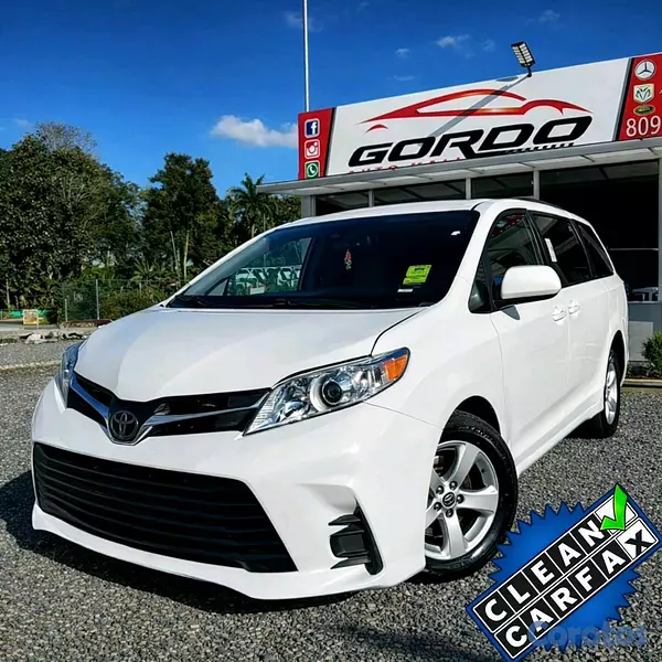 jeepetas y camionetas - TOYOTA SIENNA HANDICAP CLEAN CAR FAX 3