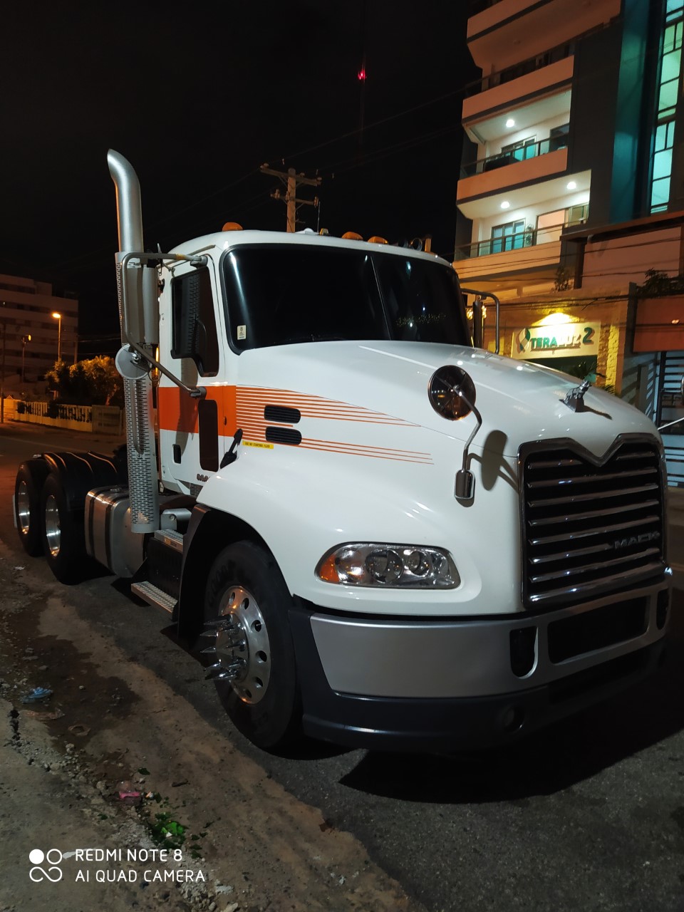 camiones y vehiculos pesados - Alquilo Cabezote Mack Pinnacle 2011.