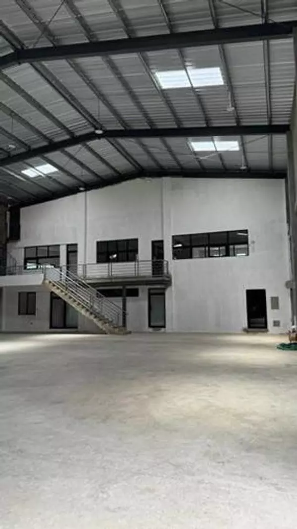 oficinas y locales comerciales - Nave Industrial Alquila Engombe la 6 de Noviembre  4