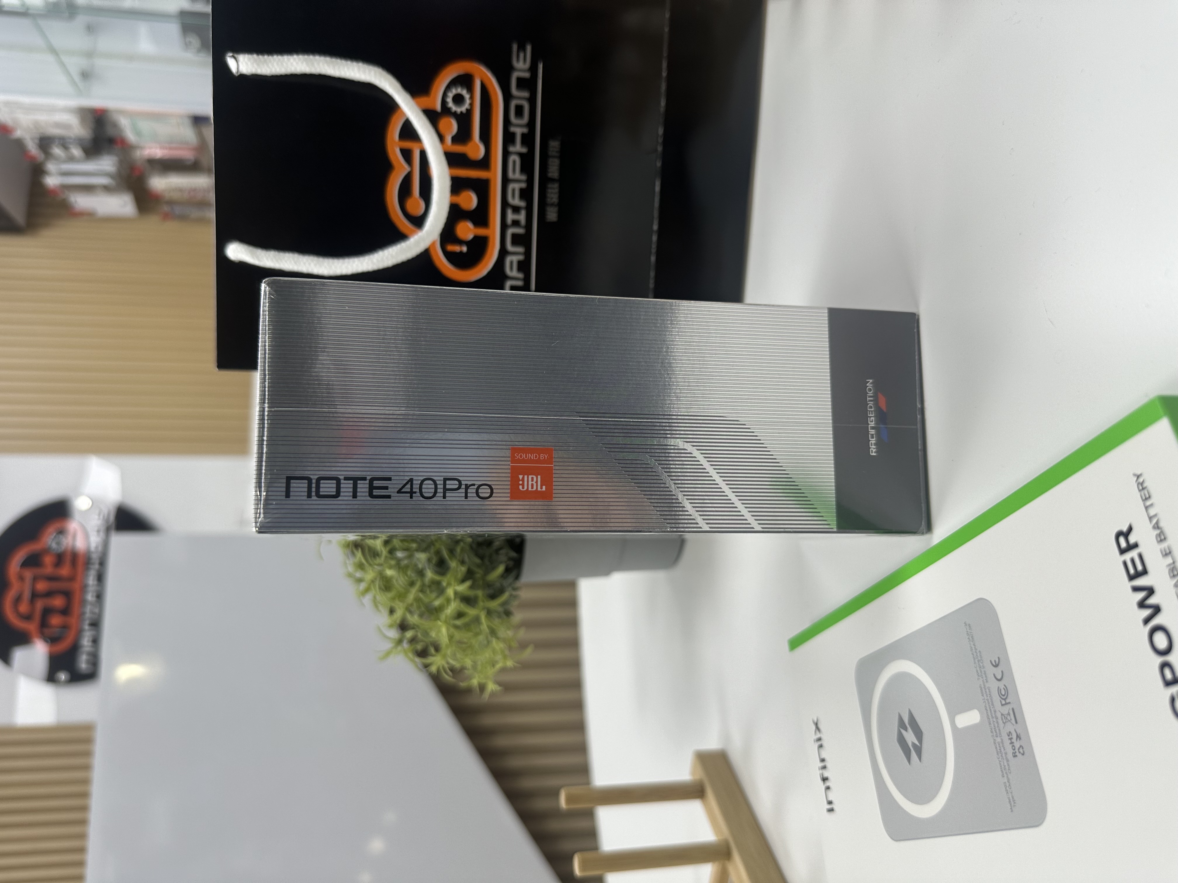 celulares y tabletas - Infinix Note 40 PRO BMW 256GB RAM 16GB Más Power Bank INFINIX 3